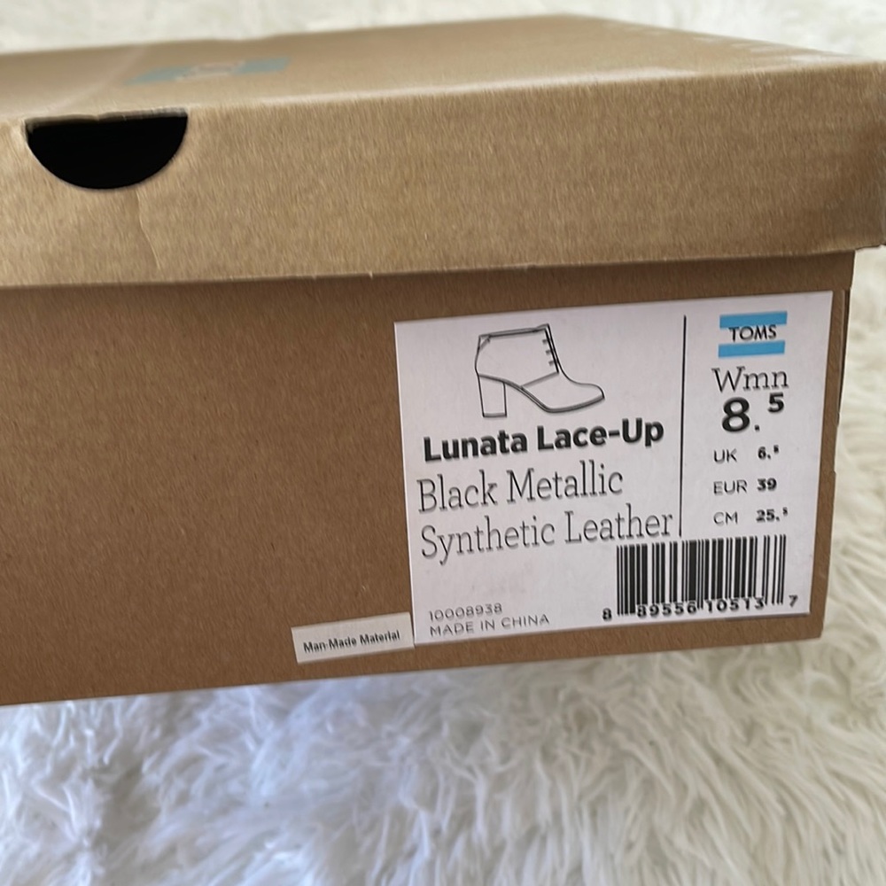 Toms wide 8.5 black Lunata lace up